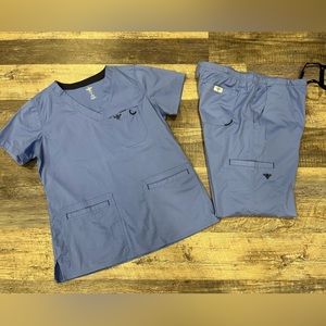 Med Couture E-Z Flex Ceil Blue Scrub Set Womens Medium